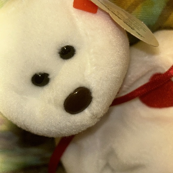 default in nose it was suppose to be black but only a couple have brown noses - Picture 2 of 4